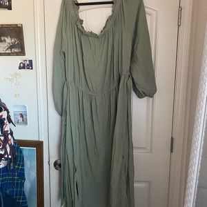 EVERYTHING MUST GO ✨ ASOS Curve - Sage Green Dress